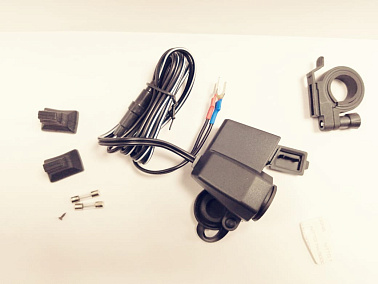 Прикуриватель мото с usb-выходом,для мото,  клеммы под аккумулятор 12В (красная/синяя)